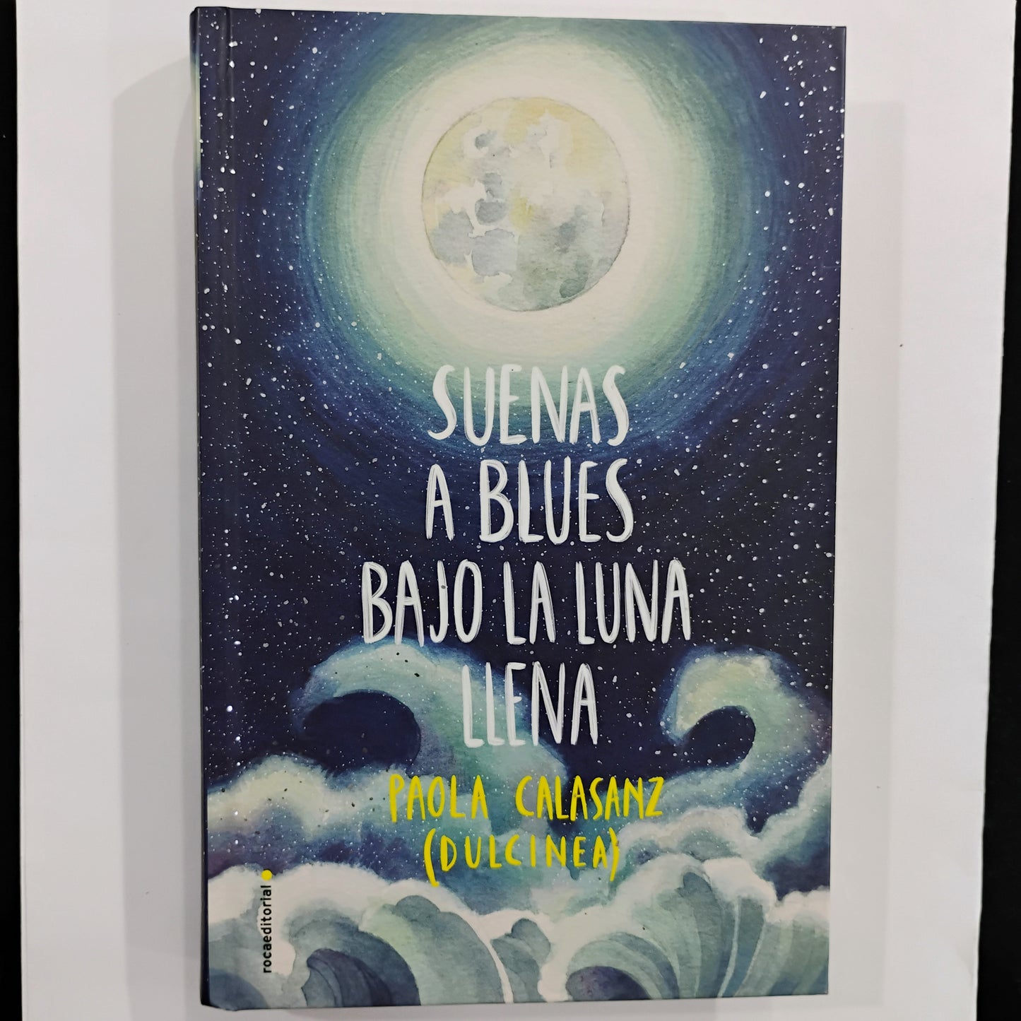 Suenas a blues bajo la luna llena - Paola Calasanz