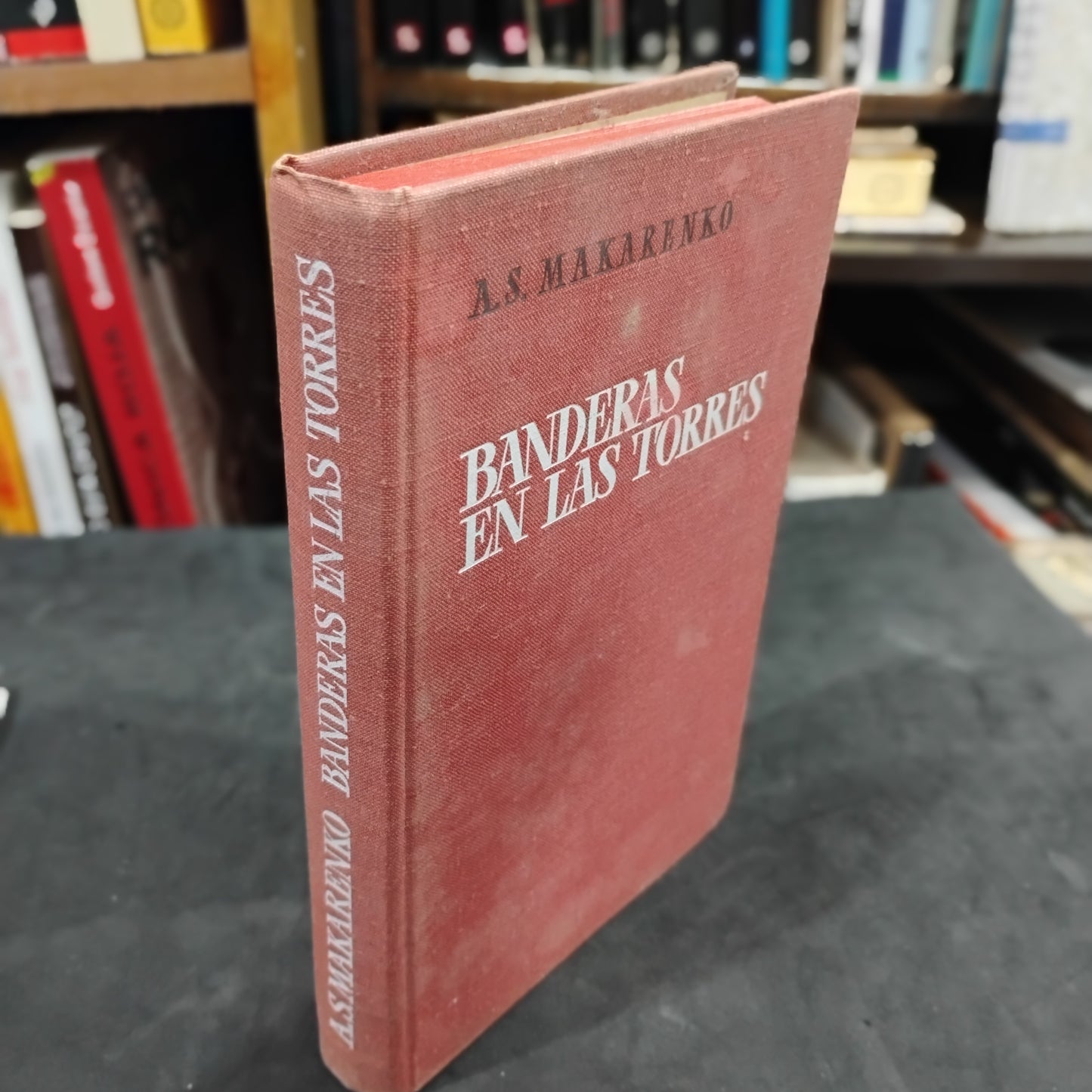 Banderas en las torres - A. S. Makarenko