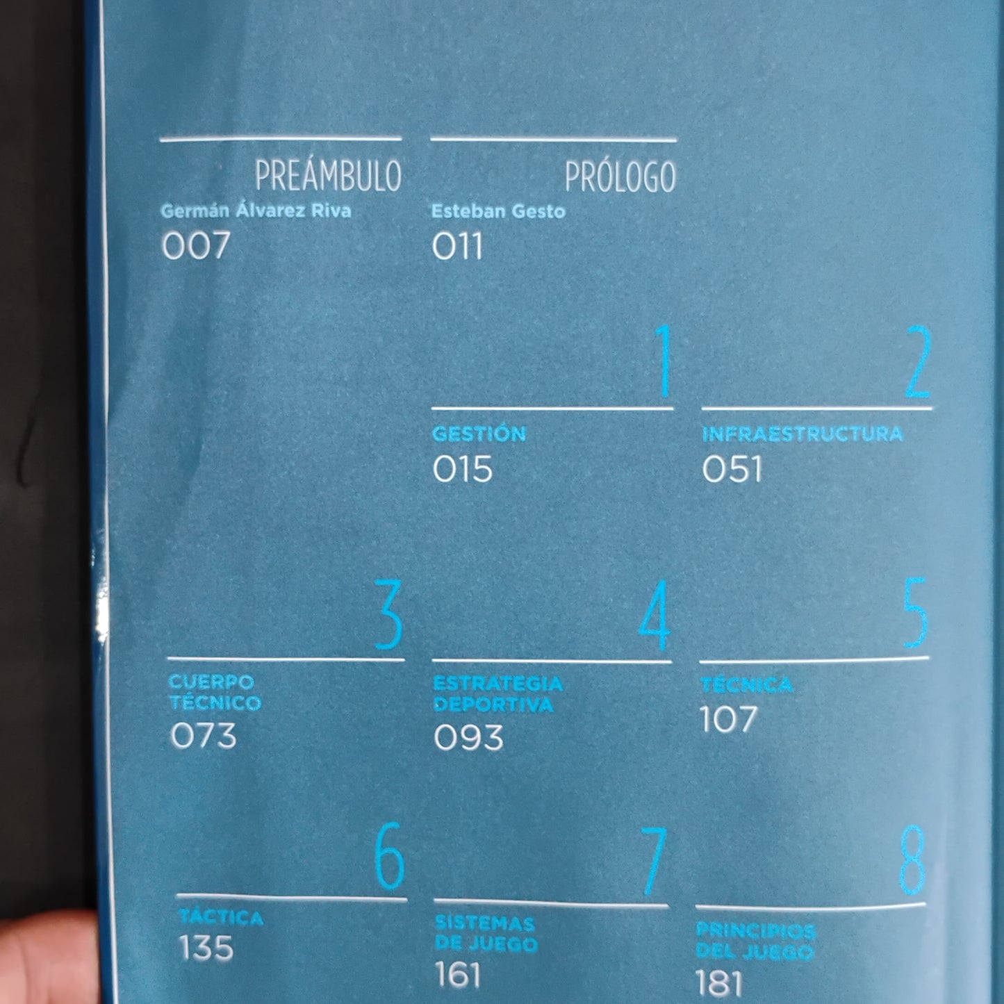 Del libro a la cancha. Gestión y entrenamiento en el fútbol profesional - Jorge Giordano