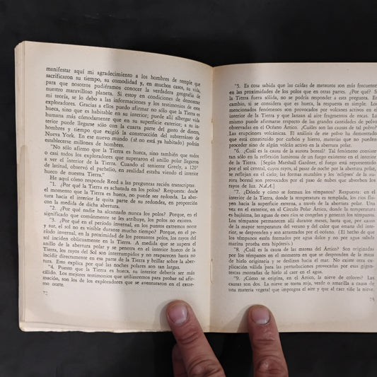 La Tierra hueca. Informe sobre un mundo oculto - Raymond Bernard