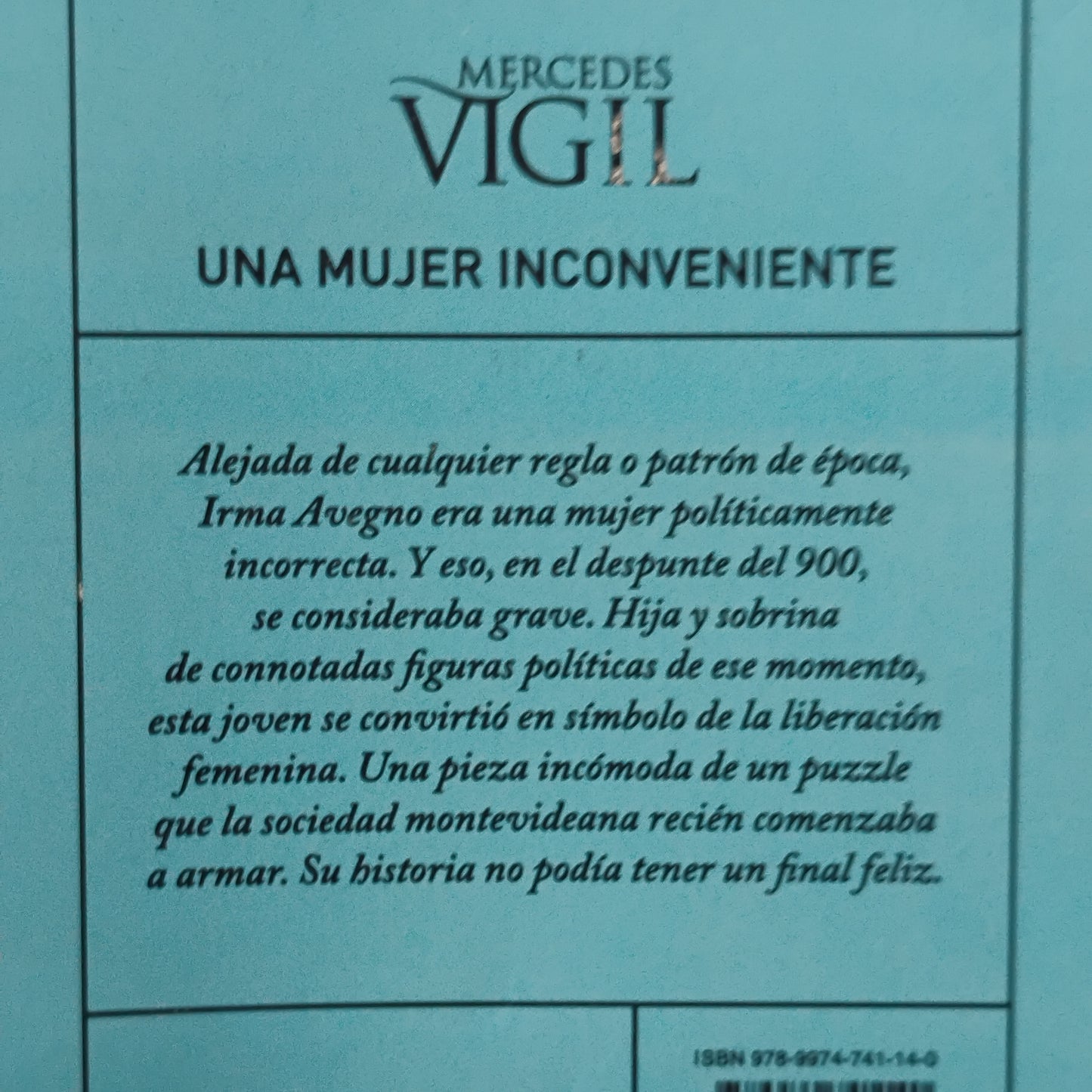 Una mujer inconveniente - Mercedes Vigil