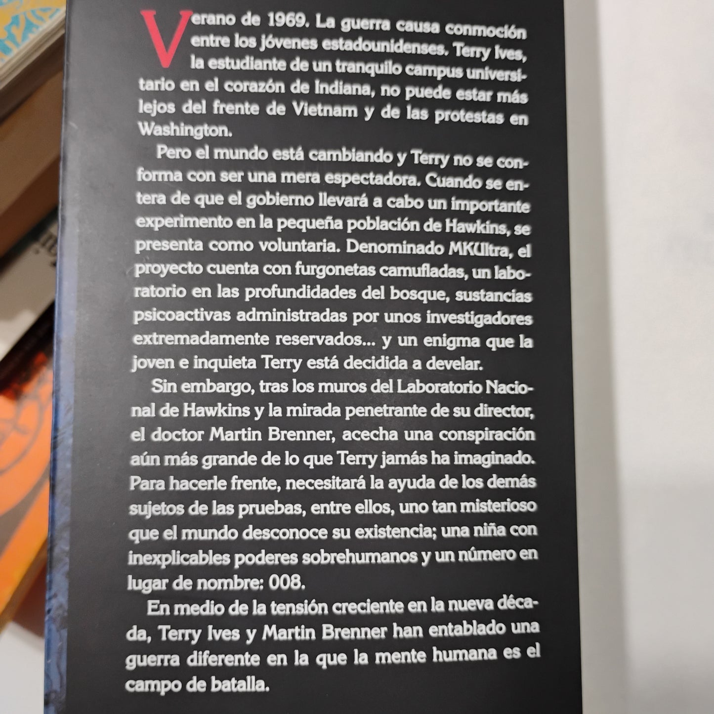 Stranger Things. Mentes peligrosas - Gwenda Bond