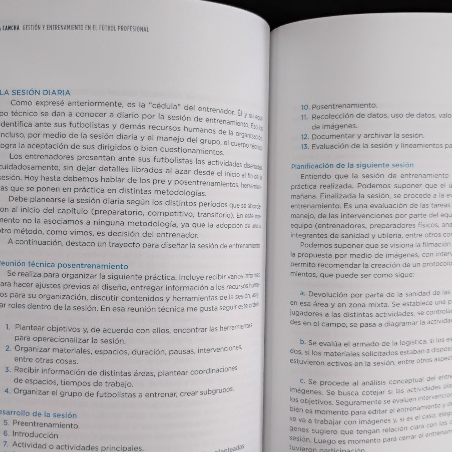 Del libro a la cancha. Gestión y entrenamiento en el fútbol profesional - Jorge Giordano