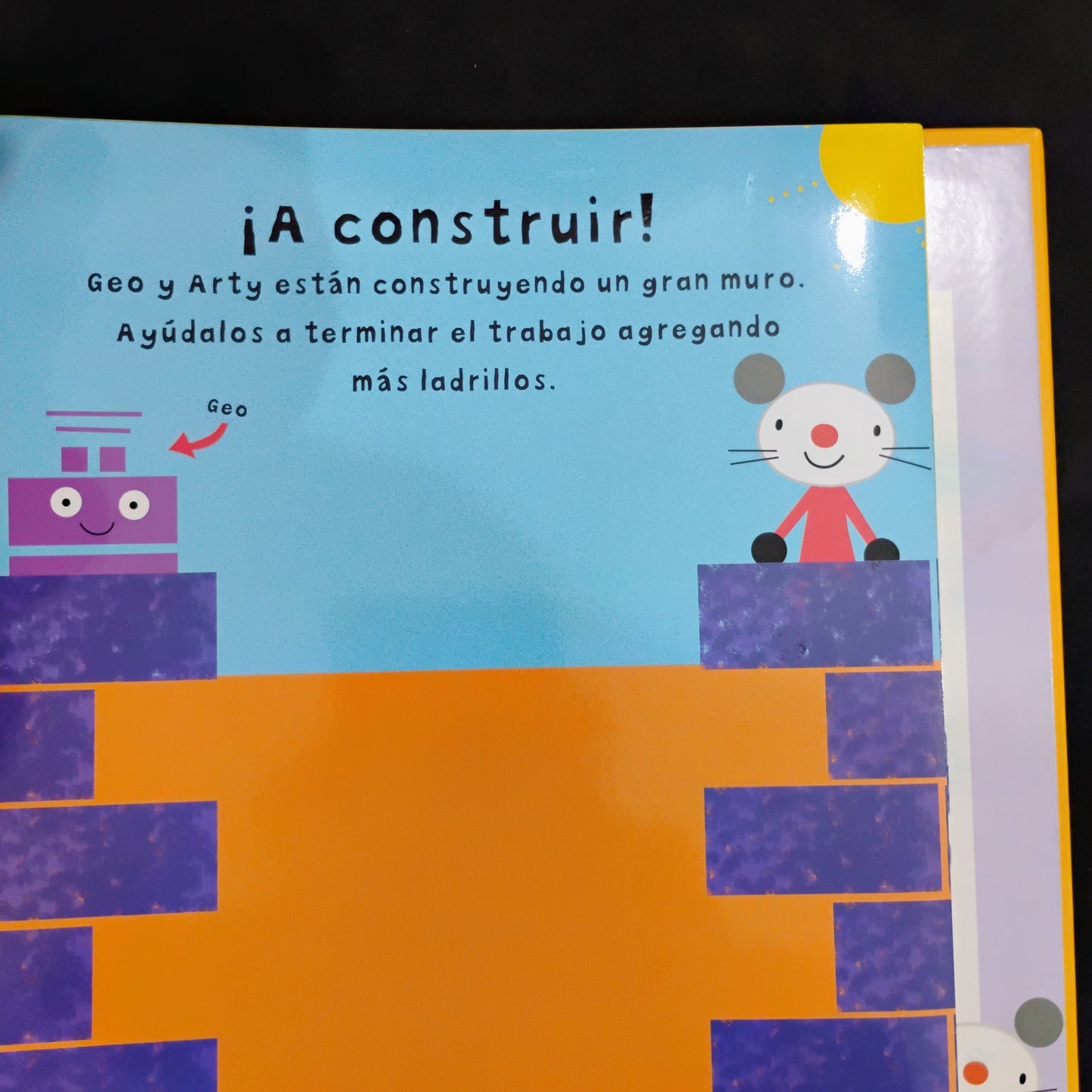 Arty mouse. Te muestra el mundo a través de las formas. Sellos. Aprendizaje temprano a través de l arte.