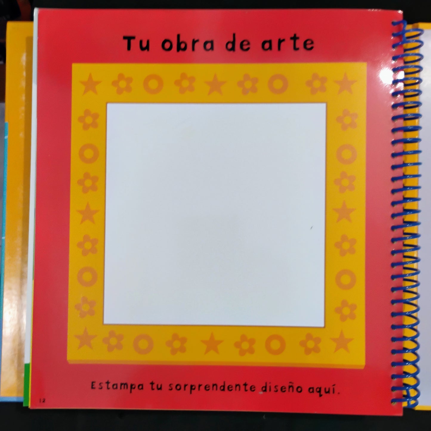 Arty mouse. Te muestra el mundo a través de las formas. Sellos. Aprendizaje temprano a través de l arte.