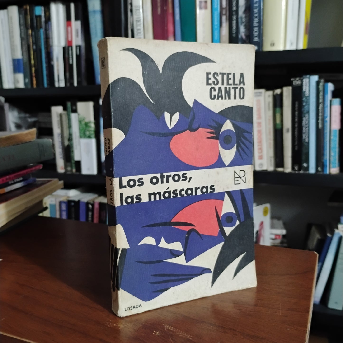 Los otros, las máscaras - Estela Canto