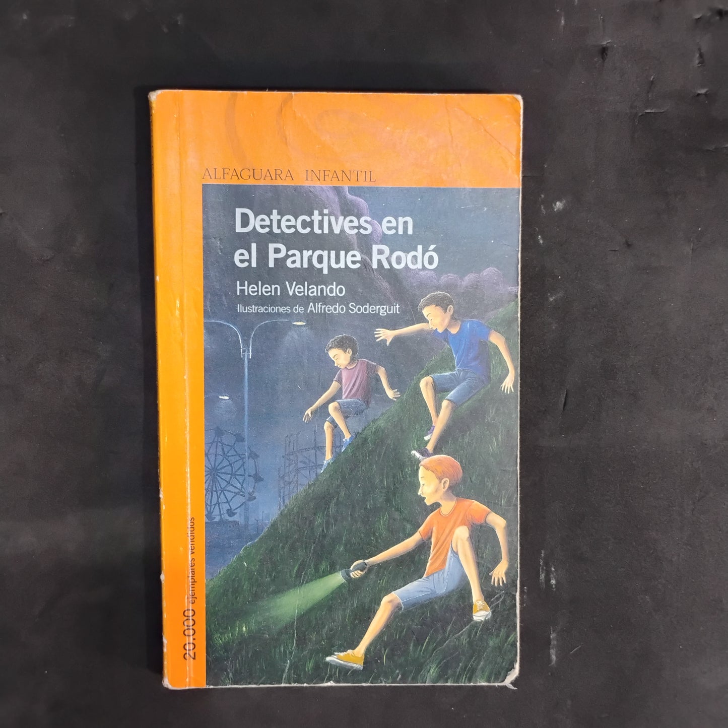 Detectives en El Parque Rodó - Helen Velando