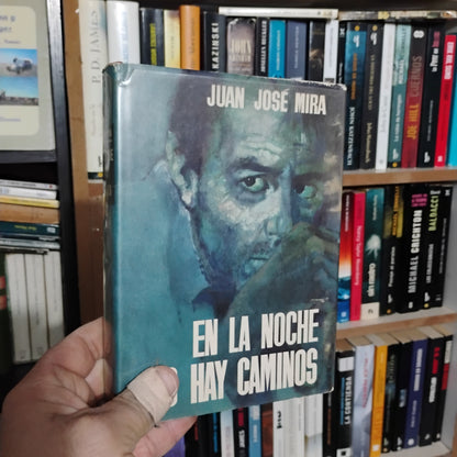 En la noche no hay caminos - Juan José Mira