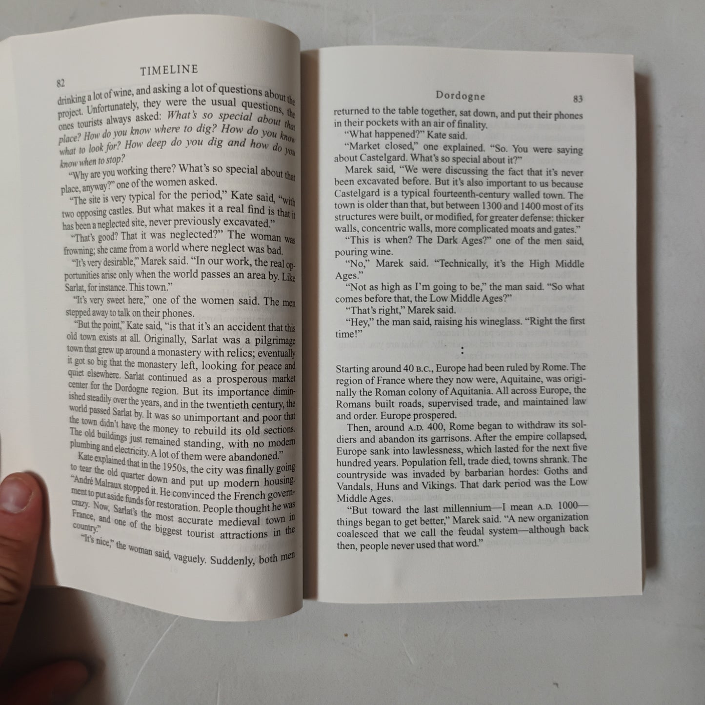 TIMELINE - Michael Crichton