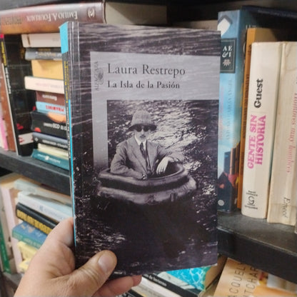 La isla de la pasión - Laura Restrepo