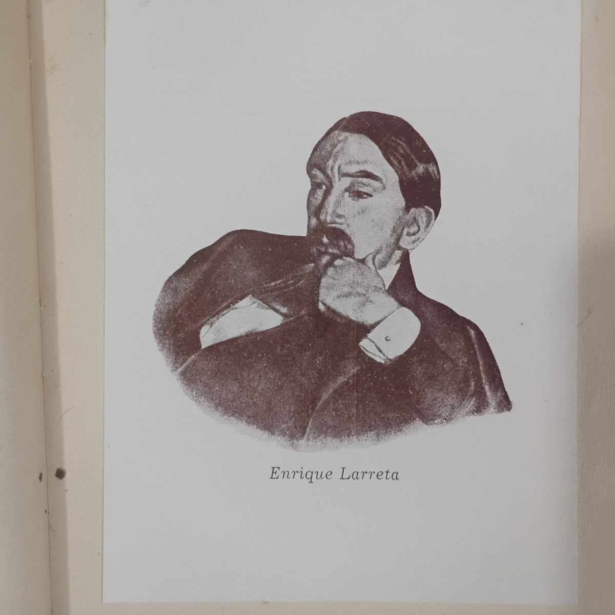 La gloria de Don Ramiro (una vida en tiempos de Felipe II) - Enrique Larreta