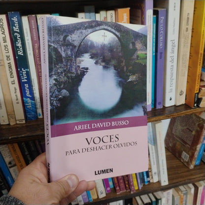 Voces para deshacer olvidos - Ariel David Busso