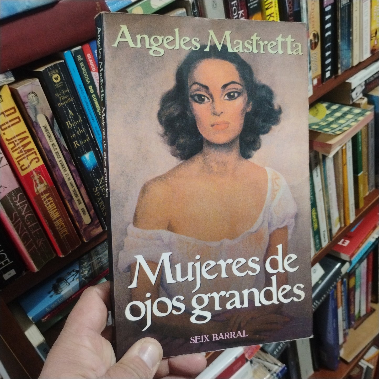 Mujeres de ojos grandes - Ángeles Mastreta