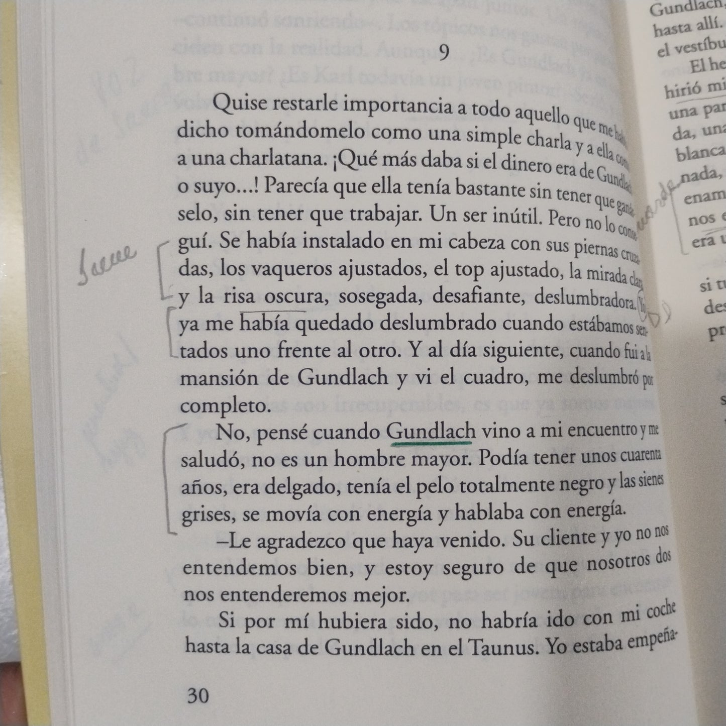 Mujer bajando una escalera - Bernard Schlink